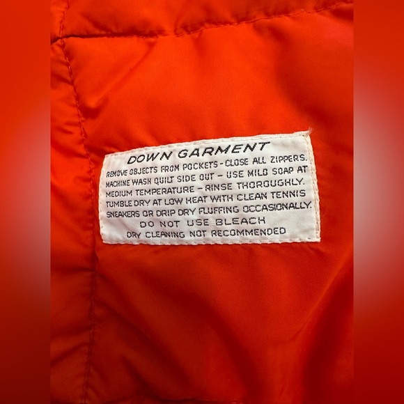 Red Down-filled Puffer Sleeveless Vest Front Zipper Closure two pockets  Small - Picture 8 of 8